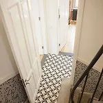 Hotel 4 Floors *