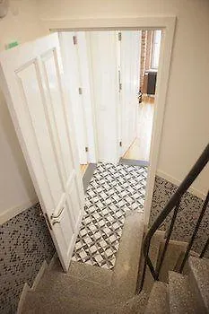 Szálloda 4 Floors *