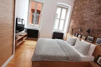 Отель 4 Floors *