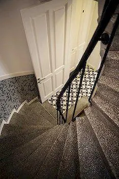 4 Floors